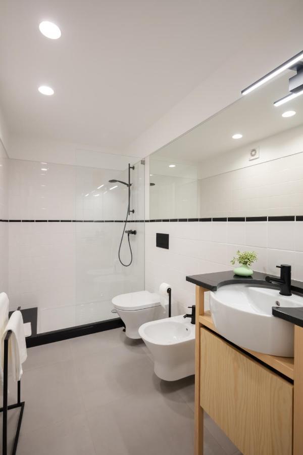 Gateway House Studio Apartments ギマランイス エクステリア 写真