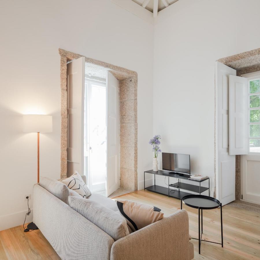 Gateway House Studio Apartments ギマランイス エクステリア 写真