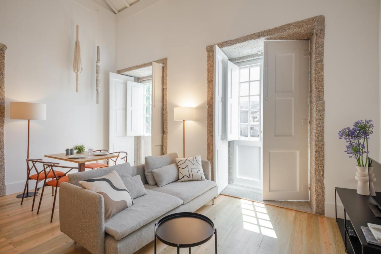 Gateway House Studio Apartments ギマランイス エクステリア 写真