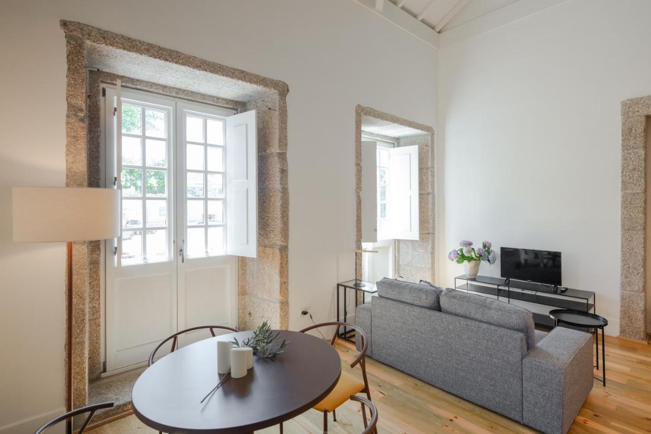 Gateway House Studio Apartments ギマランイス エクステリア 写真
