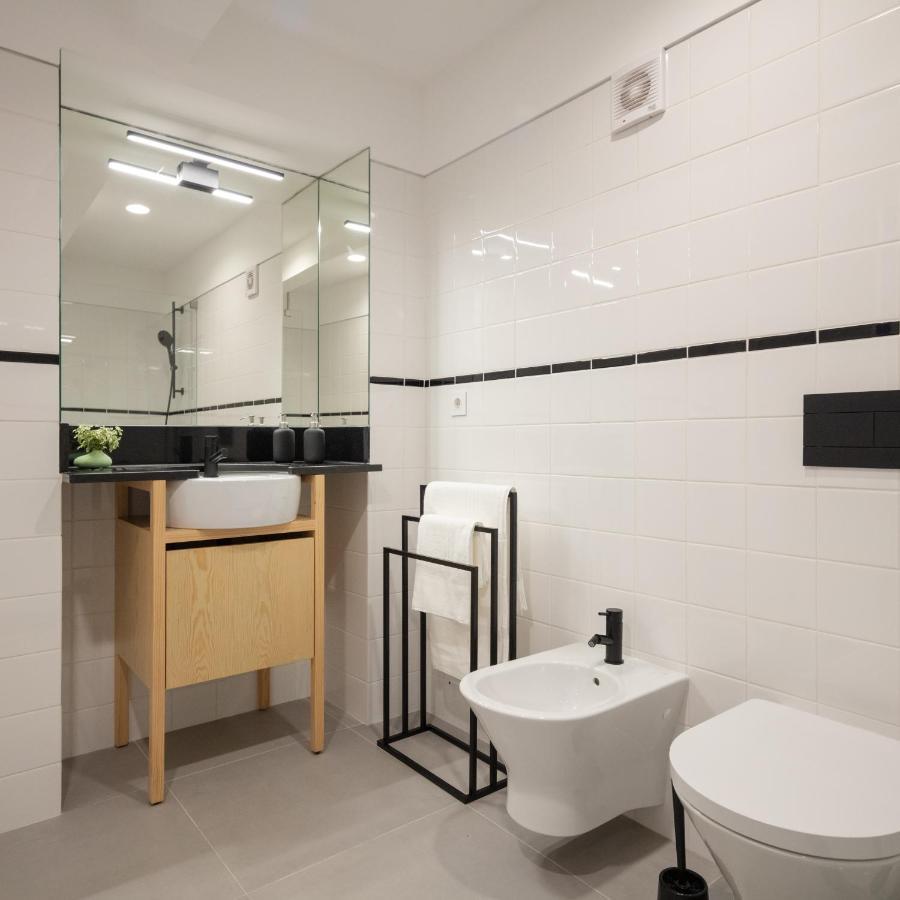 Gateway House Studio Apartments ギマランイス エクステリア 写真