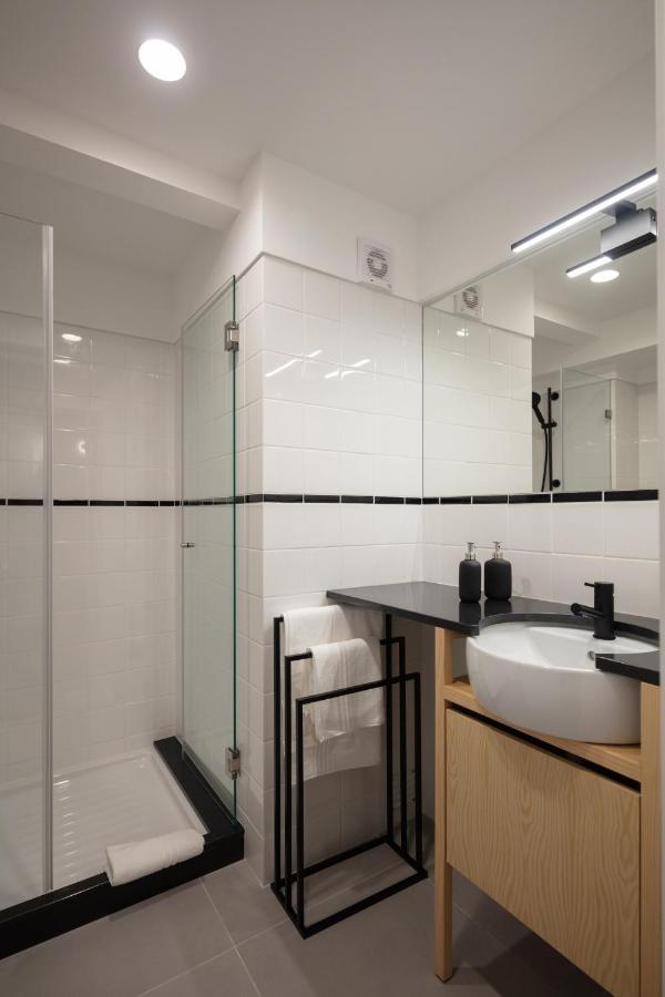 Gateway House Studio Apartments ギマランイス エクステリア 写真