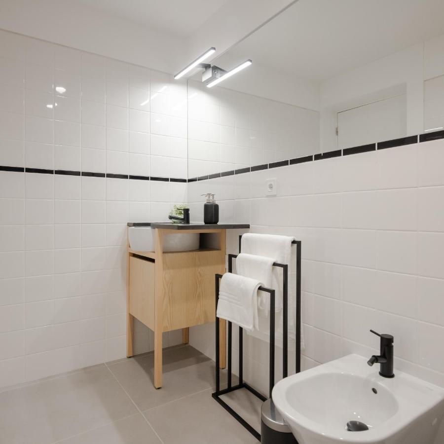 Gateway House Studio Apartments ギマランイス エクステリア 写真