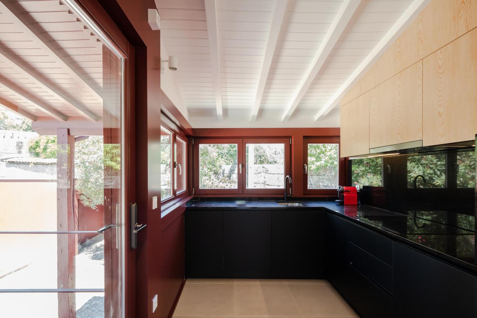 Gateway House Studio Apartments ギマランイス エクステリア 写真